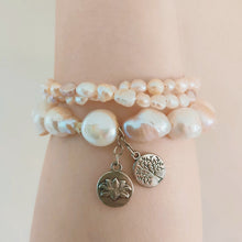 Load image into Gallery viewer, large pearl bracelet