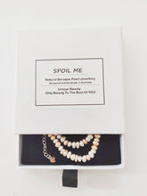 Load image into Gallery viewer, goft boxed freshwater pearl bracelet

