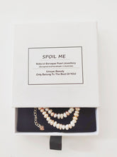 Load image into Gallery viewer, gift boxed freshwater pearl neck and bracelet
